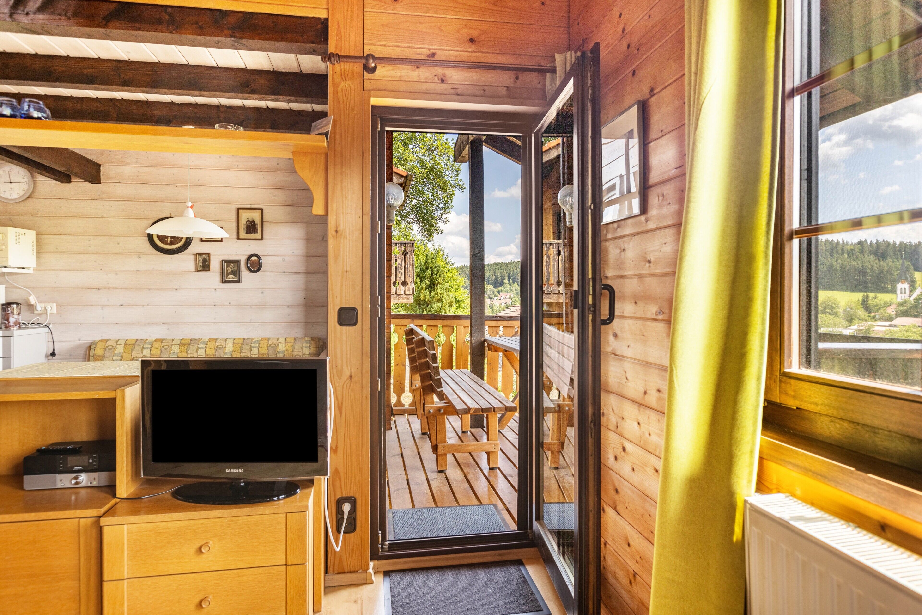 Fernseher, Stereoanlage