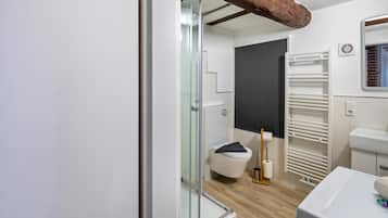 Shower, free toiletries, hair dryer, towels