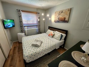 4 bedrooms, desk, iron/ironing board, free WiFi