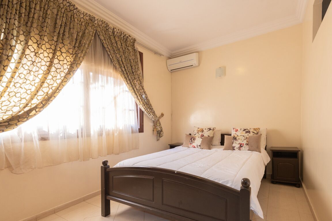 5 室のベッドルーム、アイロン / アイロン台、インターネット、ベッドシーツ