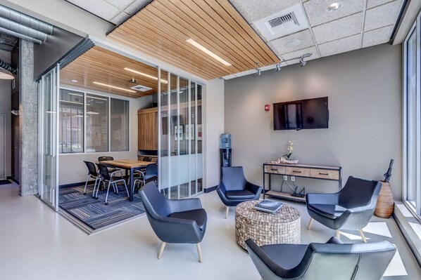 Interior - Lovely Queen Anne 1BR w/ Gym, W/D, Lounge & Roof Deck, by Blueground (Seattle)