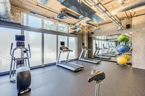 Fitness facility - Classic Queen Anne 1BR w/ Gym, W/D, Lounge & Roof Deck, by Blueground (Seattle)