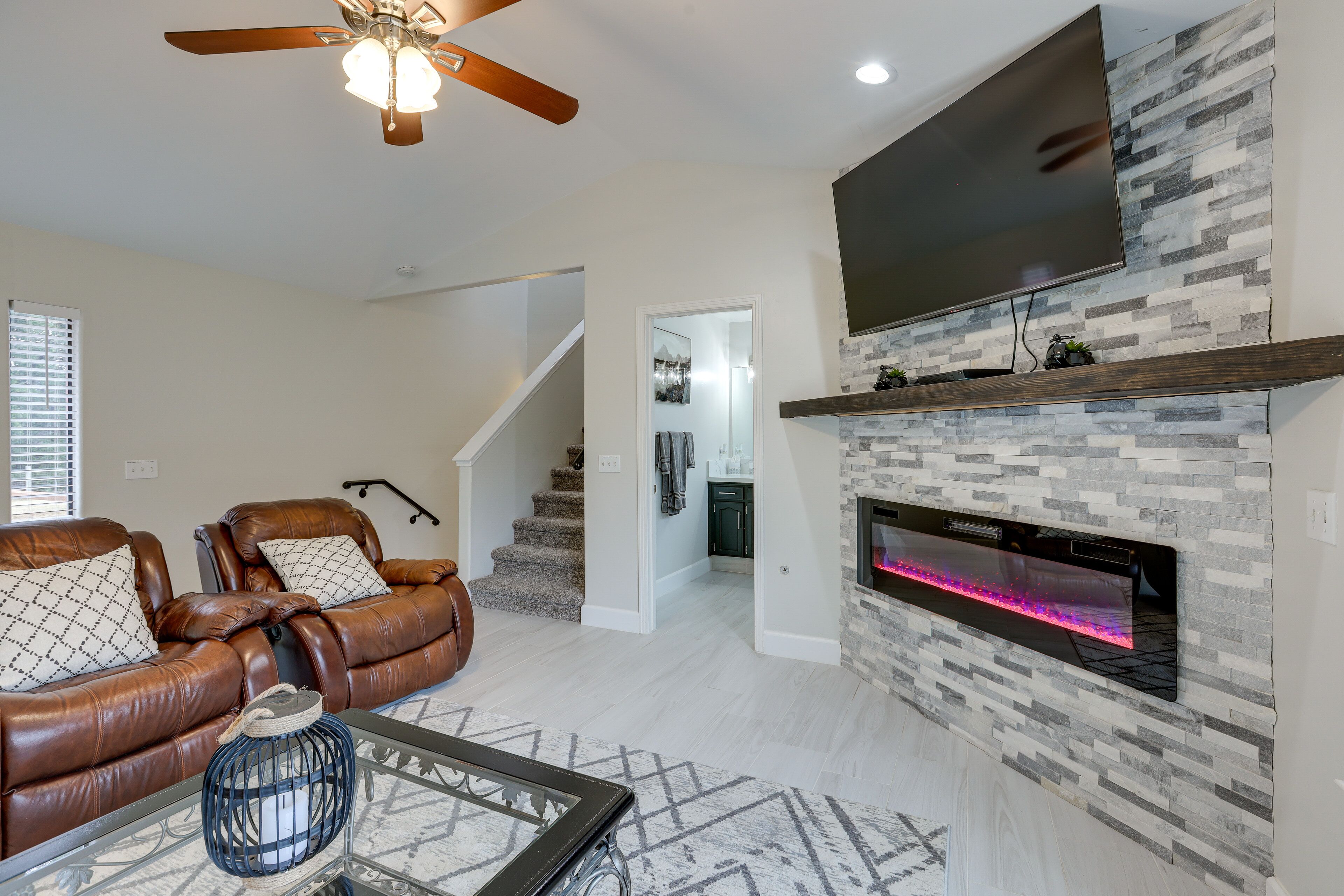 Nice 3 bedroom 2 1/2  bath house with game room and close to many wineries