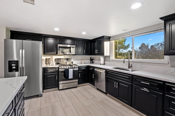 Frigorifero, microonde, forno, piano cottura