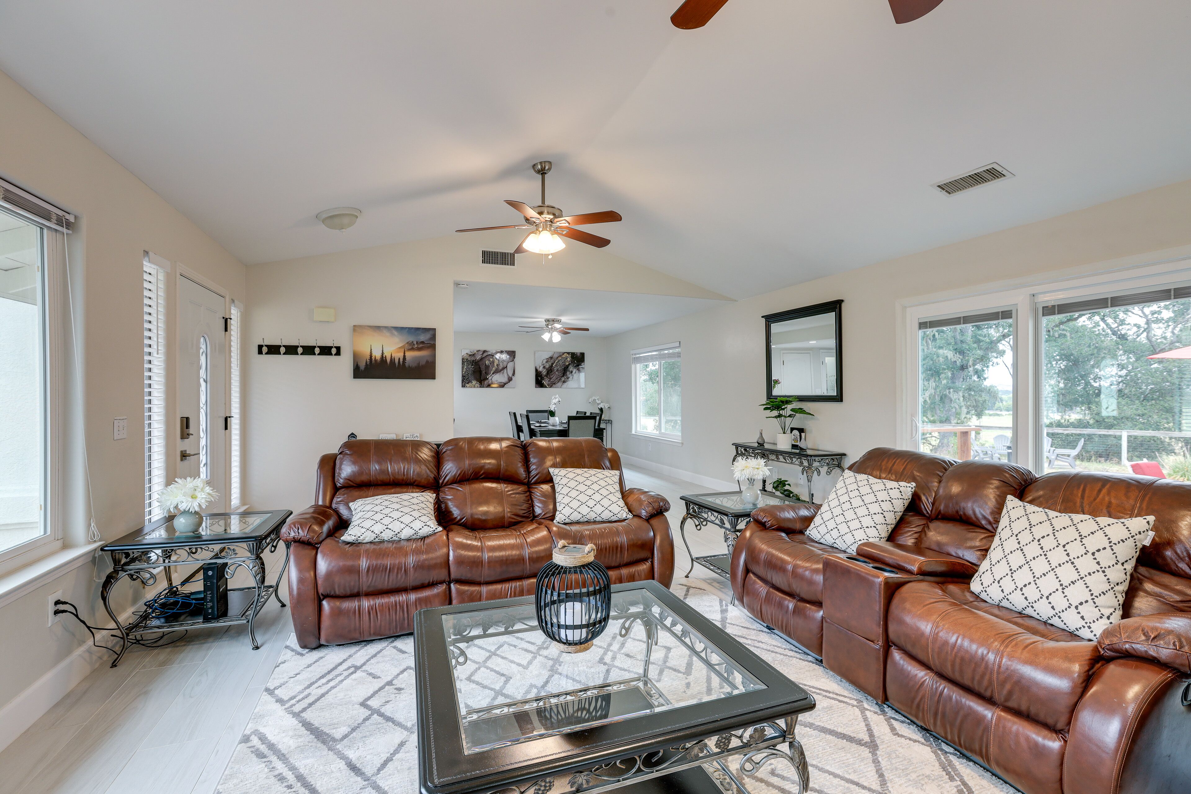 Nice 3 bedroom 2 1/2  bath house with game room and close to many wineries