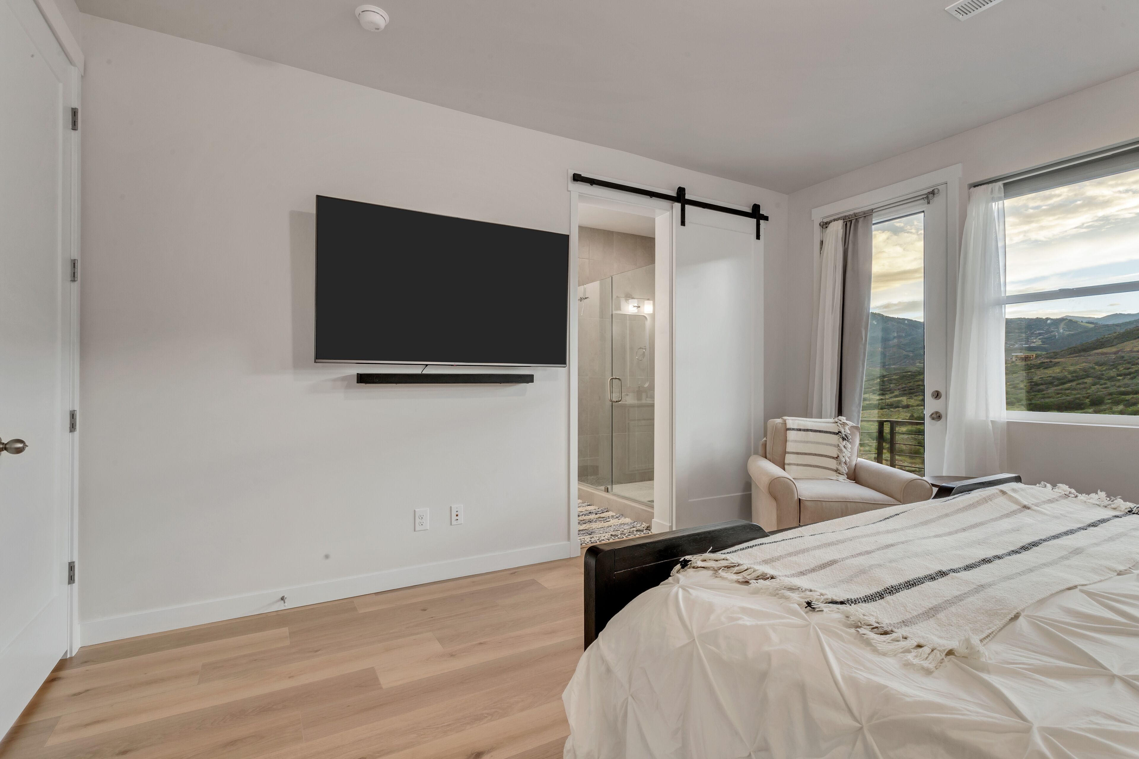 Hideout Lake View House - Private Hot tub - New