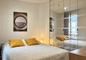 2 bedrooms, desk, iron/ironing board, WiFi - Wonderful Eiffel Tour View (Paris)