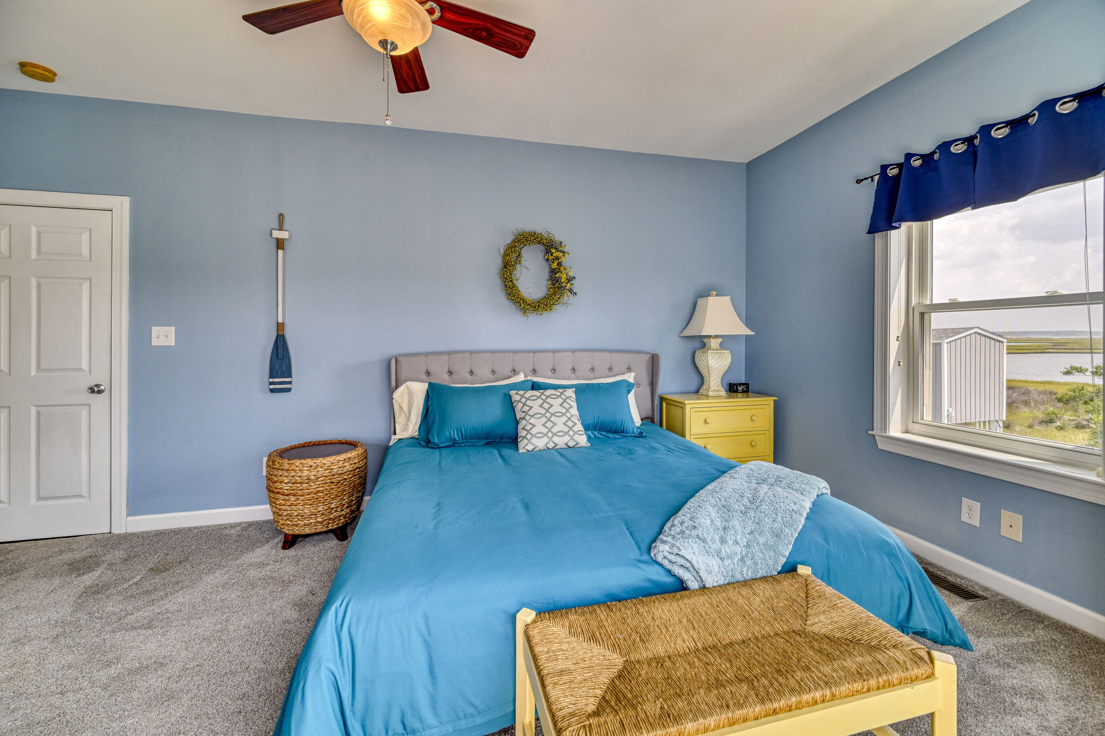 New listing - spacious 4BR/4BA with pool, elevator, easy beach access & VIEWS!