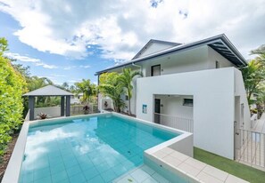 Pool - Seasalt@Airlie Beach - Best Location 1bed Apt , Private Spa (Airlie Beach)