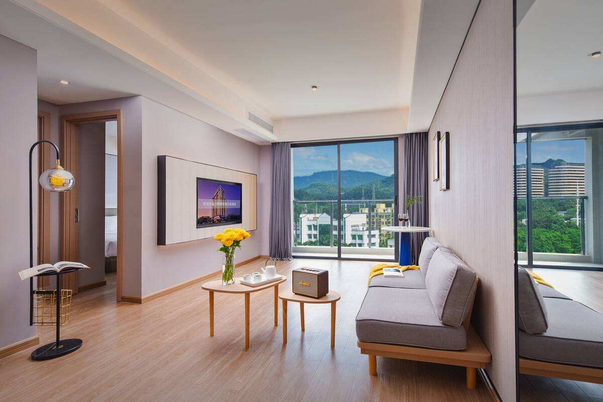 Business Double or Twin Room | Blackout drapes, iron/ironing board (on request), WiFi (free)