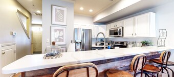 Captiva @ Eagles Landing Townhouse - 3 pools, tennis, parking, 1 mile to beach