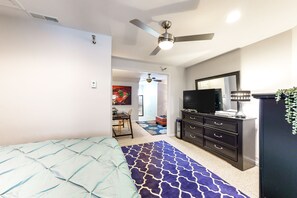 4 bedrooms, desk, iron/ironing board, Internet