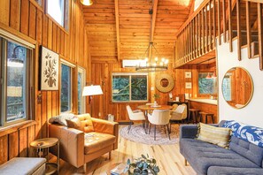 TV, fireplace, offices - Romantic Mt Baker Cabin with a touch of Rustic Charm! Woodstove, Hot Tub, Pet friendly (Glacier)