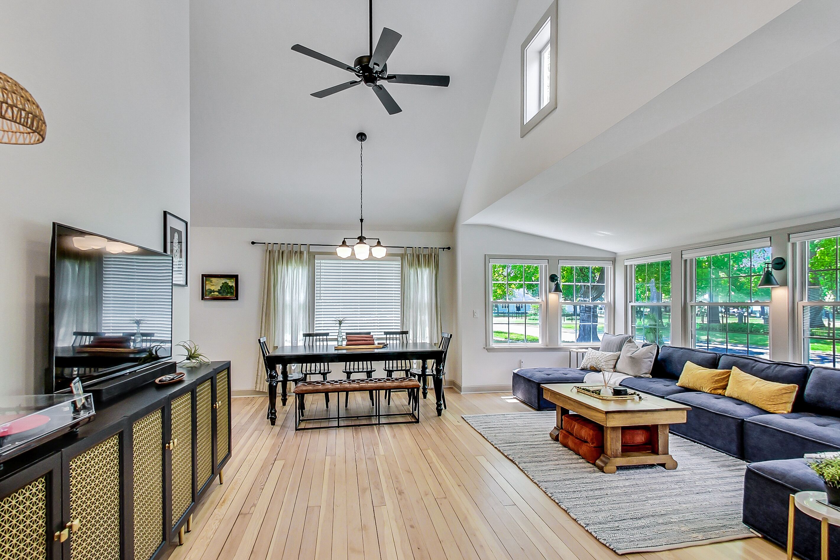 Fully Renovated Historic 1800's Home, Walking Distance to Downtown LG