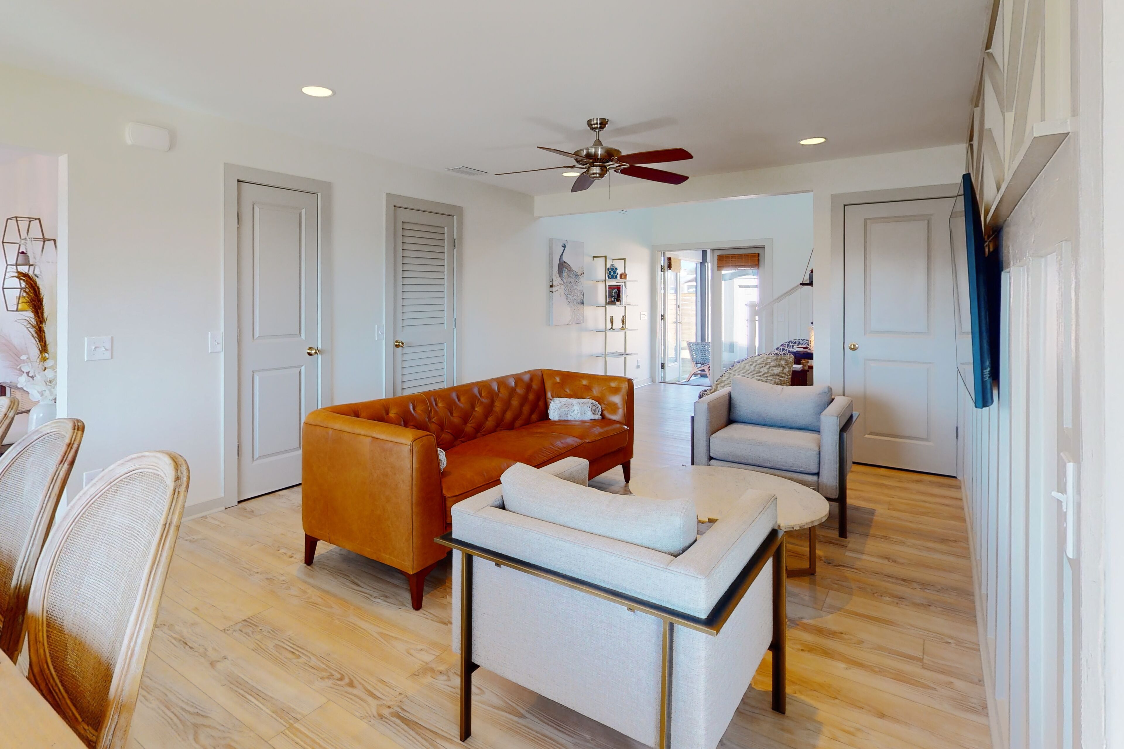 Spacious home with firepit, patio, enclosed yard, full kitchen, TV, & lanai