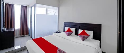 Standard Double Room | Laptop workspace, soundproofing, free WiFi, bed sheets