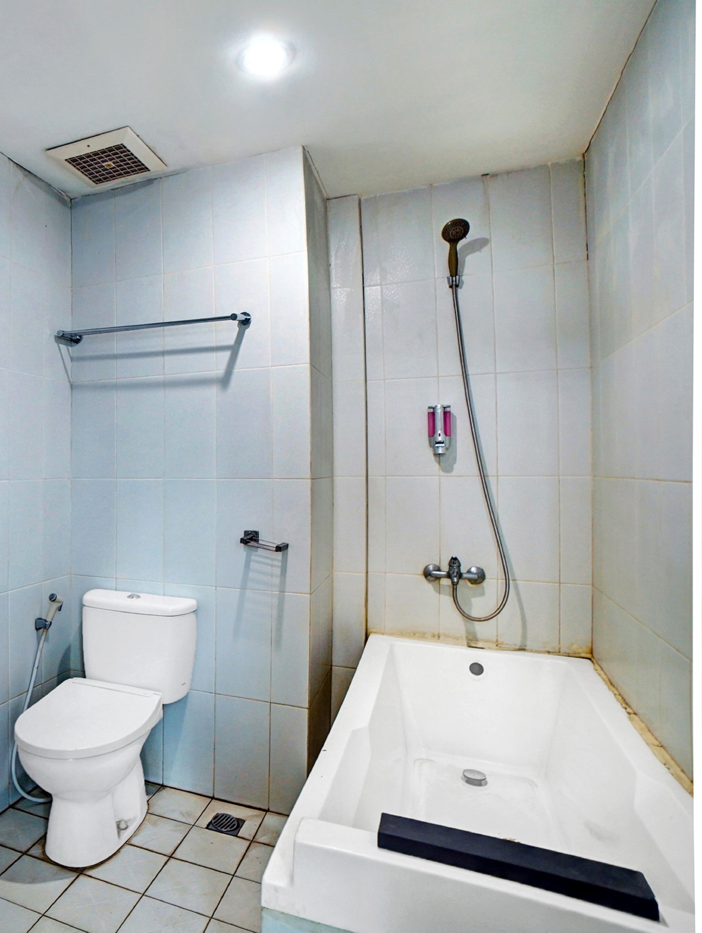 Super OYO 90565 Wesly House