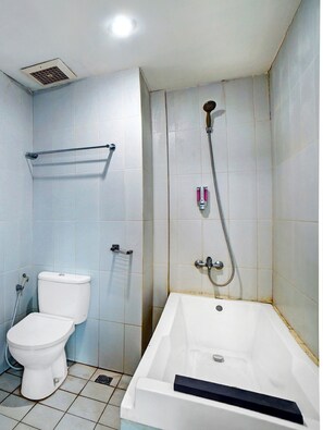 Deluxe Double Room | Bathroom