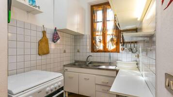 Frigorifero, microonde, forno, lavastoviglie