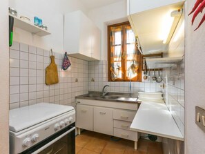 Kühlschrank, Mikrowelle, Ofen, Geschirrspüler