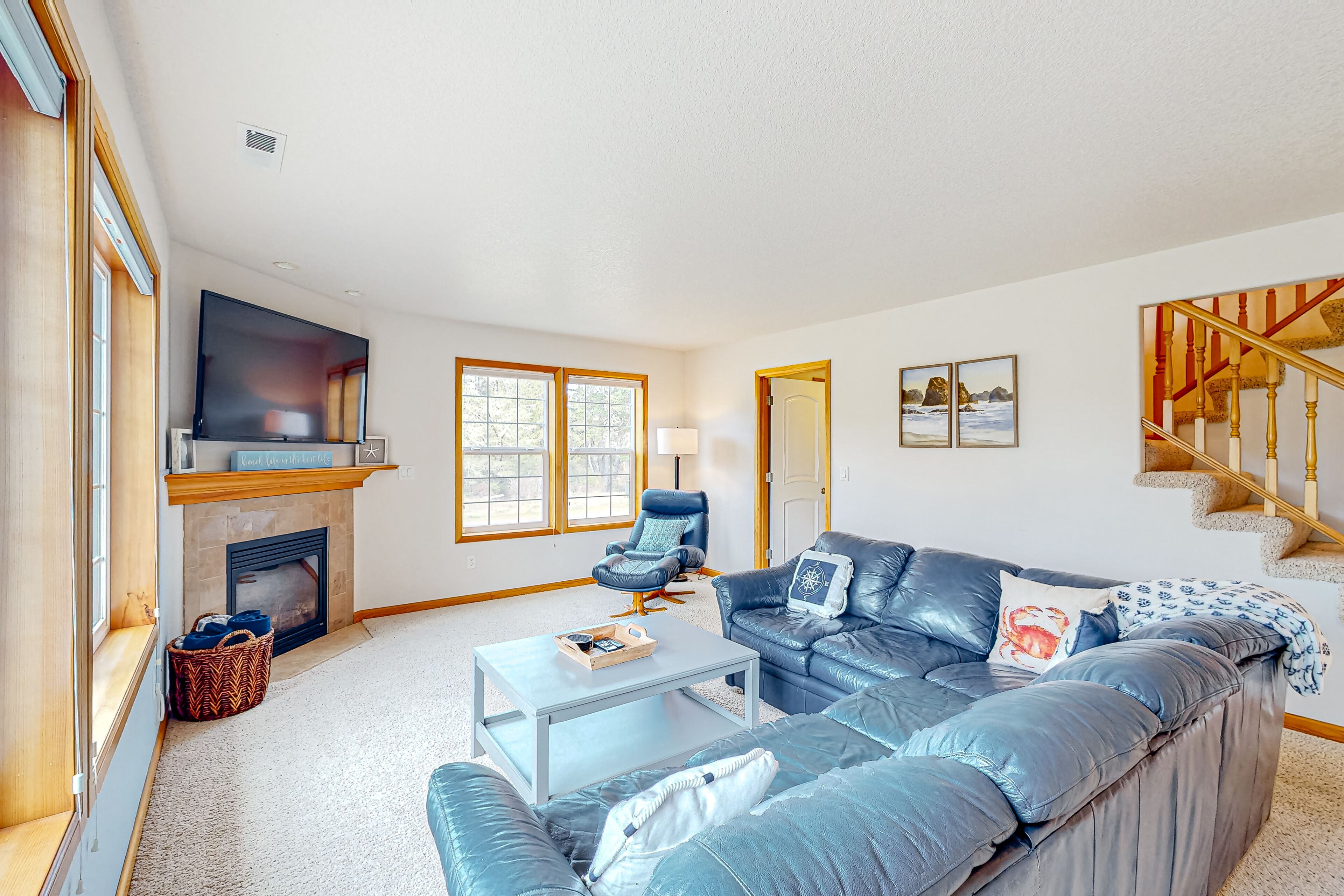 Dog-friendly home steps to beach with hot tub, firepit, fireplace & Ping-Pong