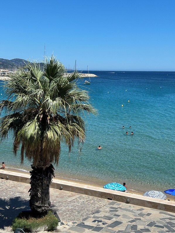 Beach nearby, beach towels