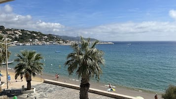 Beach nearby, beach towels