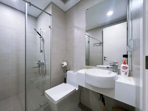 Dusche, Haartrockner, Bidet, Handtücher