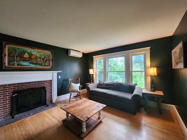 43-inch Smart TV with digital channels, TV, Netflix