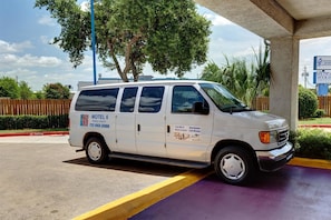 Property grounds - Motel 6 Houston TX Hobby (Houston)