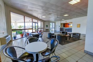 Dining - Motel 6 Houston TX Hobby (Houston)