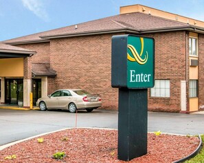 A brick building with a sign that says "Enter".