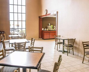Dining - Baymont by Wyndham Flint Airport North (Flint)