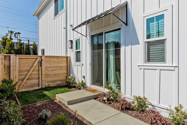Exterior detail - LUXE Culver City Bungalow! (Culver City)