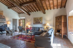 TV, fireplace, DVD player