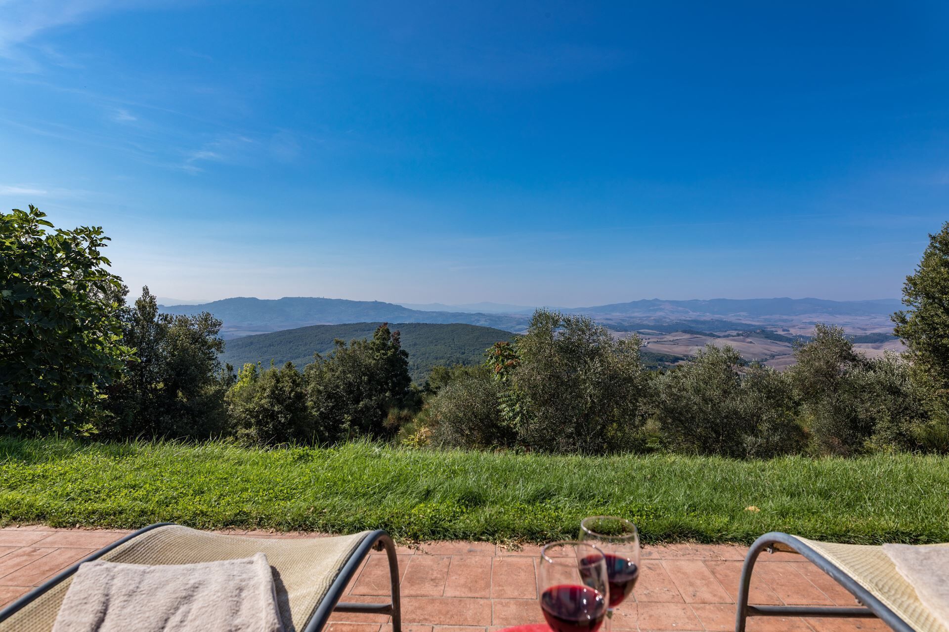 المنطقة المحيطة بالمنشأة