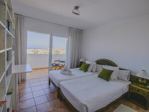 2 bedrooms, iron/ironing board, internet, bed sheets