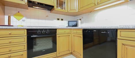 Fridge, microwave, oven, dishwasher