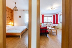2 bedrooms, iron/ironing board, WiFi