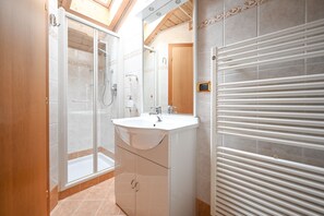 Bathtub, hair dryer