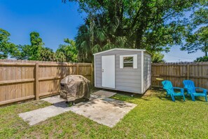 Property grounds - Unbeatable Location-Walk To The Wahoos Stadium, Community Maritime Park or Palafox-Sm. Dog Friendly (Pensacola)