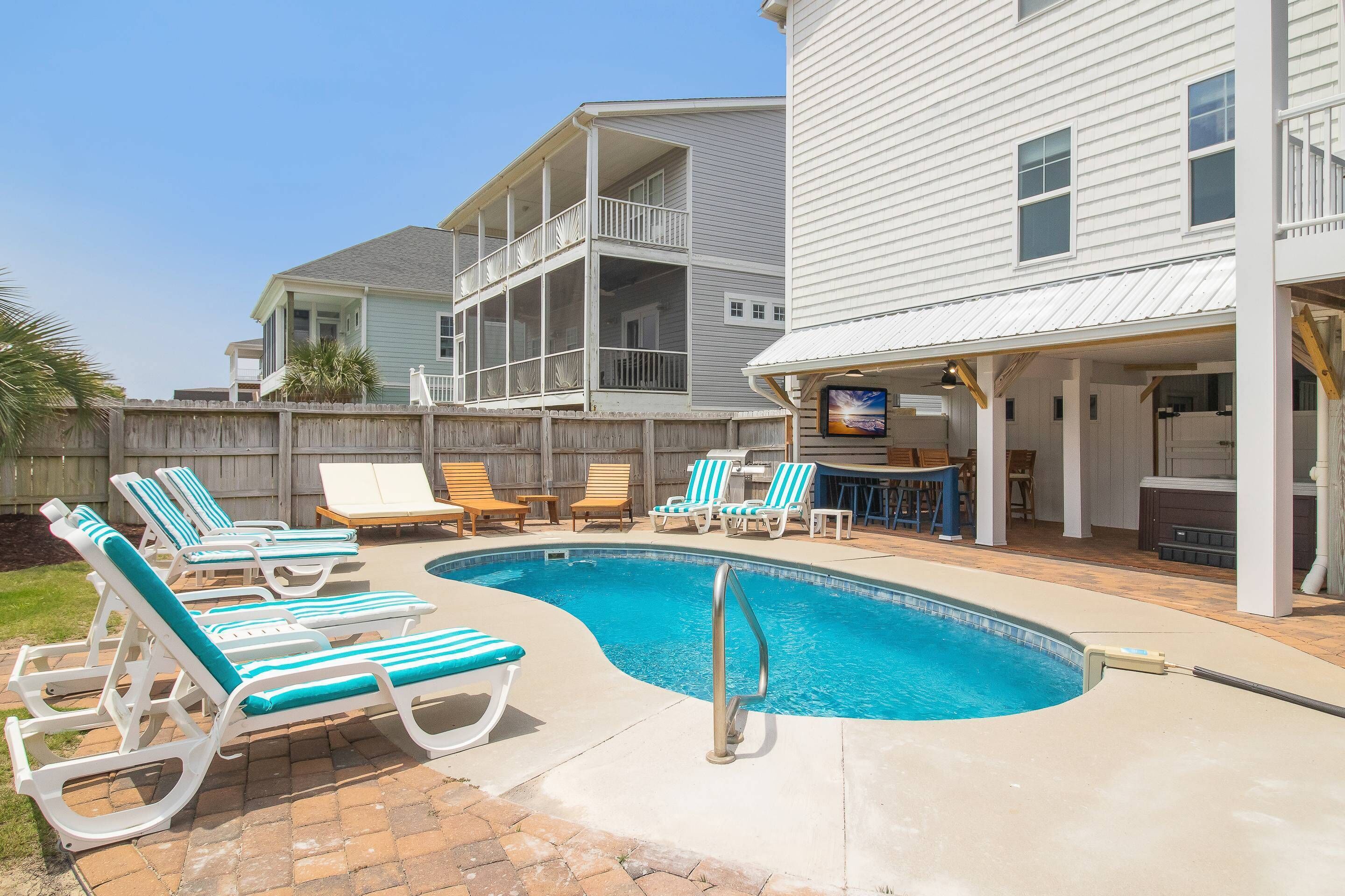 Amazing Home with Pool, Golf Cart, Elevator, Hot Tub, Fire Pit Short Walk to the Beach