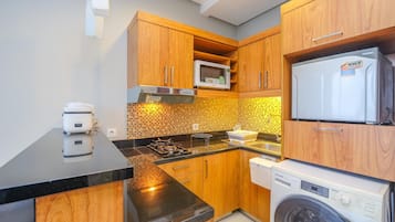 Apartment | Eigene Küche | Großer Kühlschrank, Herdplatte