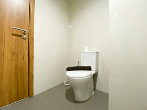 Apartment | Bathroom - Simply Studio Room LRT City Jatibening Apartment (Bekasi)