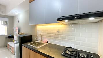 Apartment | Private kitchen | Full-size fridge, stovetop