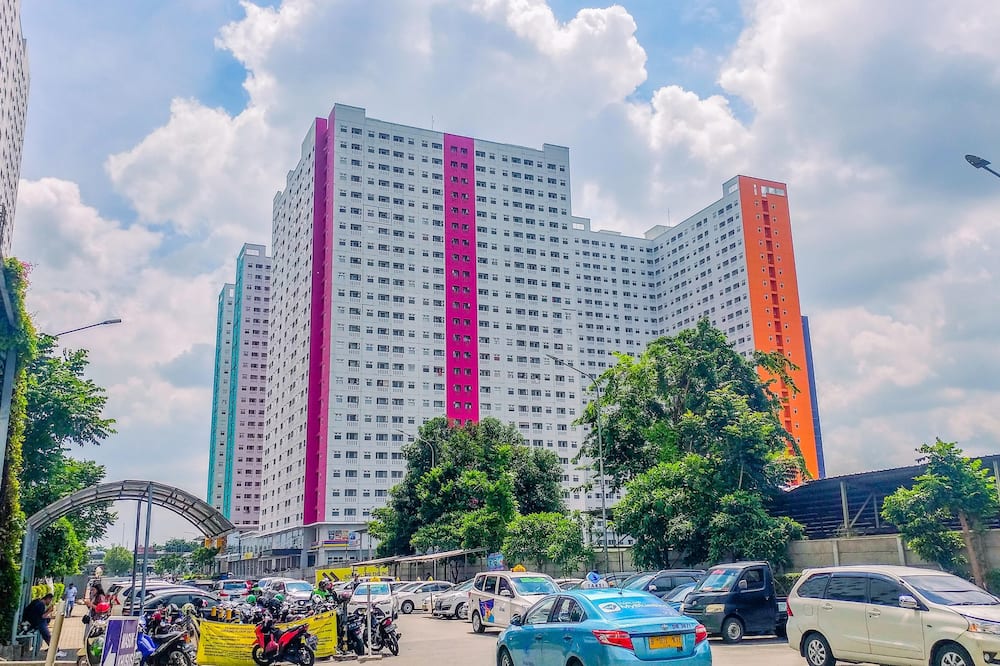 Nice And Comfy Studio At Green Pramuka City Apartment