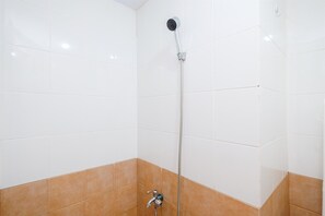 Bathroom - Nice And Comfy Studio At Green Pramuka City Apartment (Jakarta)