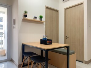 Apartment, 2 Bedrooms | Living area