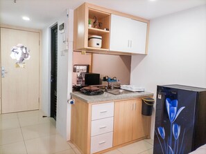 Apartment | Private kitchen | Full-size fridge, stovetop