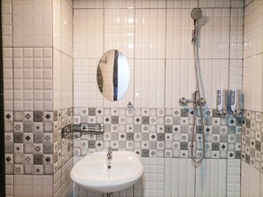 Apartment | Bathroom - Luxurious Studio At De Prima Apartment (Medan)